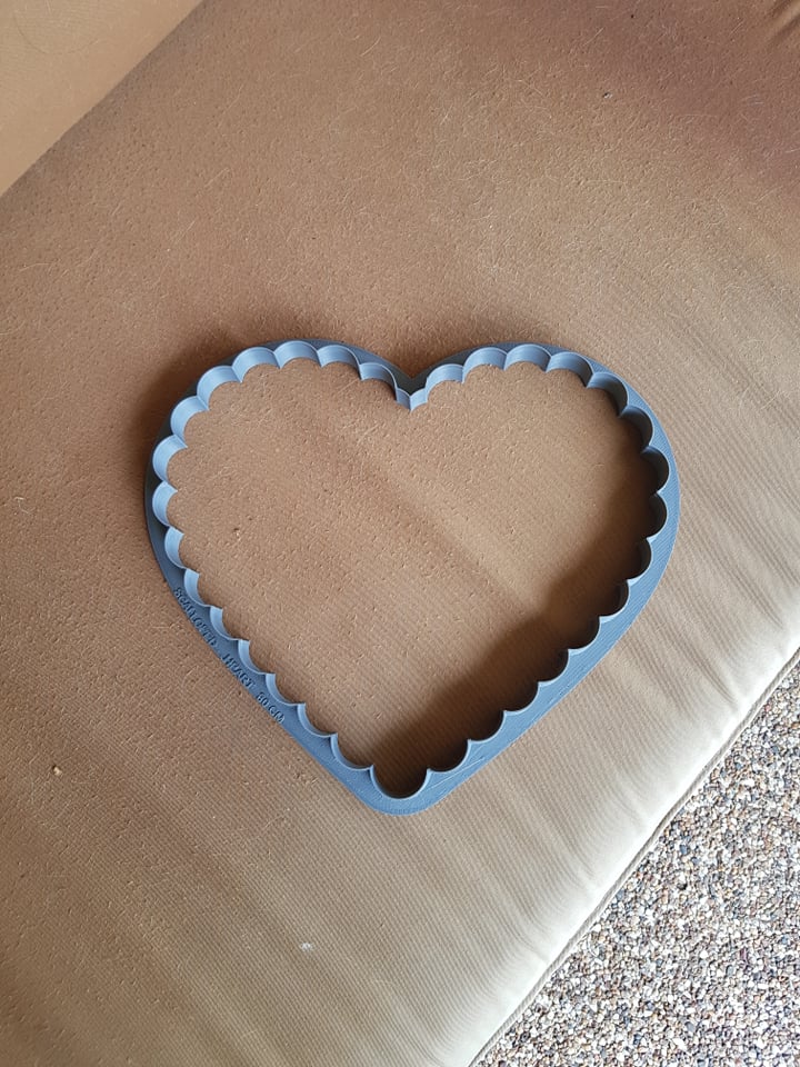 Oversized Cutter - Scalloped Heart